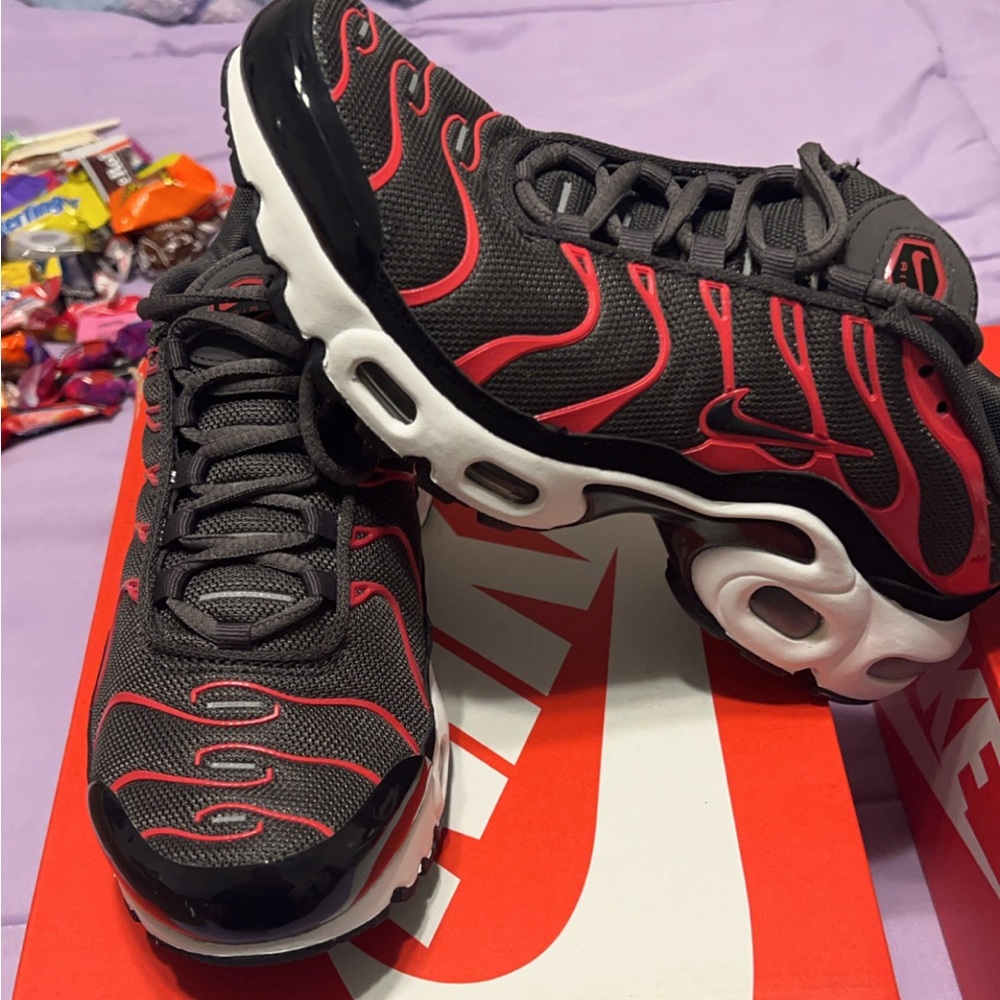 ✅SOLD✅Nike Air Max - Black/Red